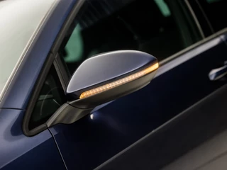 Volkswagen Golf 204Pk Automaat (NAVIGATIE, LOGISCH NAP, CLIMATE, CRUISE, SPORTSTOELEN, LED KOPLAMPEN, PARKEERSENSOREN, GETINT GLAS, ZWART HEMEL, NIEUWE APK, NIEUWSTAAT) - afbeelding nr 24