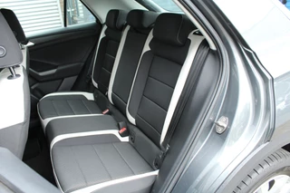 Volkswagen T-Roc Clima Cruise Navi Carplay Camera 17