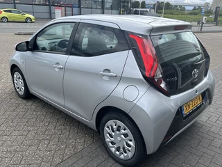 Toyota Aygo Toyota Aygo Automaat 1.0 VVT-i x-play | AIRCO | CAMERA | Lage km-stand | - afbeelding nr 4