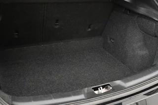 Volvo V40 Volvo V40 2.0 T4 Sport | Stoelverwarming | Camera |  Full LED | Leder/Alcantara | Navigatie | 19'' | Climate control | Bluetooth | PDC | Cruise control | R Design - afbeelding nr 16