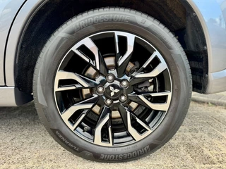 Mitsubishi Outlander Mitsubishi Outlander 2.0 PHEV 4WD INTYLE+ PREMIUM - afbeelding nr 16