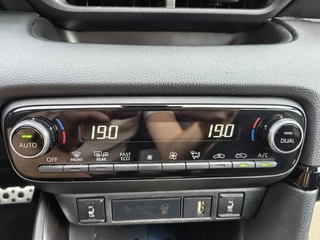 Toyota Yaris Toyota Yaris 1.5 Hybrid GR Sport | Premium Pack | Pano | JBL | Navi - afbeelding nr 18