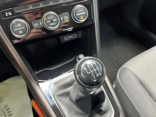 Volkswagen T-Roc Volkswagen T-Roc 1.0 TSI STYLE / NAVI / CARPLAY / ADAP. CRUISE / 18'' LMV / DAB / PDC - afbeelding nr 12