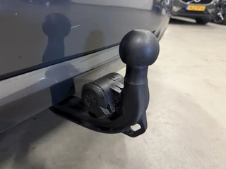 BMW 3 Serie BMW 3 Serie Touring 330e M-Sport DRAVITGRAU PANO/LASER/HEAD-UP/ADAPTIVE M-ONDERSTEL/KEYLESS/19