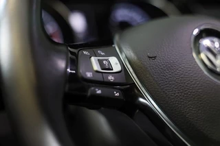 Volkswagen Touran Volkswagen TOURAN 1.5 TSI R Line 7 Persoons / AUT / ACC / Navi / Camera / Open Panoramadak / Led / Pdc / Trekhaak / 17 Inch - afbeelding nr 9