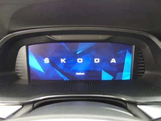 Škoda Octavia Škoda Octavia Combi 1.0 TSI Business Edition TREKHAAK / CARPLAY / SFEERVERLICHTING / NAVI / CLIMA / PDC / BLUETOOTH / CRUISE / NL-AUTO - afbeelding nr 16