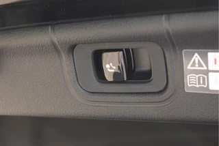 Mercedes-Benz C-Klasse Mercedes-Benz C-Klasse 200 AMG Line | NL-Auto | Open dak | HUD | 360 gr.camera | Trekhaak | Keyless | Mem.stoelen | Full LED | Vol - afbeelding nr 37
