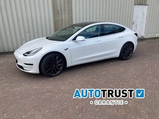 Tesla Model 3 - 482513718-0