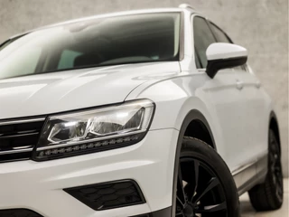 Volkswagen Tiguan Volkswagen Tiguan 1.5 TSI ACT Sportline Business 150Pk Automaat (PANORAMADAK, APPLE CARPLAY, GROOT NAVI, LED KOPLAMPEN, KEYLESS, LEDEREN SPORTSTOELEN, STOELVERWARMING, ADAPTIVE CRUISE, ELEK ACHTERKLEP, GETINT GLAS, NIEUWSTAAT) - afbeelding nr 41