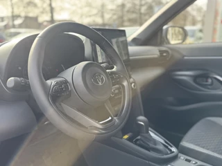 Toyota Yaris Cross Parkeersensoren V+A, Dodehoeksensor, Navigatie , All-in Rijklaarprijs - afbeelding nr 28