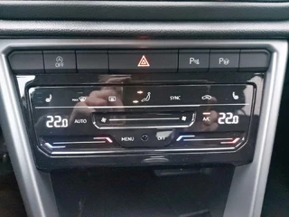Volkswagen T-Roc Volkswagen T-Roc 1.0 TSI Life airco,navigatie,virtueeldashbord,parkeersensoren,stoelverwarming, - afbeelding nr 20