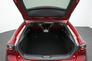 Mazda 3 Mazda 3 2.0 e-SkyActiv-X Luxury automaat i-Activesense pakket met Sunroof en rood leer pakket : dealer onderhouden en 24 maanden verlengde garantie - afbeelding nr 20