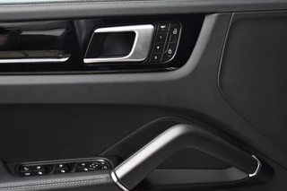 Porsche Cayenne Porsche Cayenne Coupé (8-7 beschikbaar) 3.0 E-Hybrid 462pk Sport Design | Panoramadak | 22'' Velgen | ACC | Head-Up | Bose | Sportchrono | Leder Dashbord | - afbeelding nr 25