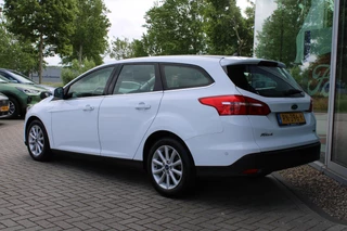 Ford Focus Ford Focus Wagon 1.0 EcoBoost Titanium | Navigatie | Climate Control | Cruise Control | Lichtmetalen Velgen | Voorruitverwarming - afbeelding nr 3