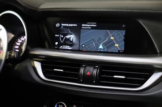 Alfa Romeo Stelvio Alfa Romeo STELVIO 2.0 T AWD 6C Villa d'Este / Acc / Lane Assist / HK / Dode Hoek / Camera / Open Panoramadak / Led / Pdc / 20 Inc - afbeelding nr 23