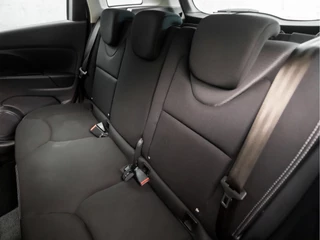 Renault Clio (NAVIGATIE, TREKHAAK, PARKEERSENSOREN, SPORTSTOELEN, GETINT GLAS, LM VELGEN, BASS REFLEX, CRUISE, NIEUWE APK, NIEUWSTAAT) - afbeelding nr 14