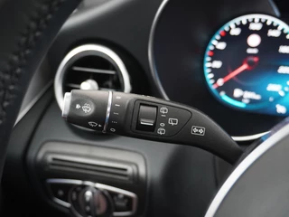 Mercedes-Benz GLC Mercedes-Benz GLC 300e AMG // Panoramadak // Burmester // 360 Camera // Keyless // Carbon // Sfeerverlichting // Carplay - afbeelding nr 21