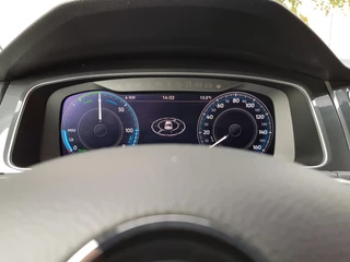 Volkswagen e-Golf Volkswagen e-Golf Automaat 136pk  | Navigatie | Climate Control | Virtuele Cockpit | Camera | Keyless | Stoelverwarming | Parkeer Sensoren | Cruise Control Adaptive | Lichtmetalen velgen 17