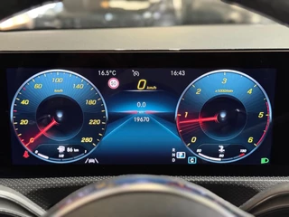 Mercedes-Benz A-Klasse Mercedes-Benz A-klasse 200 d Amg pakket l Night pakket l Sfeer verlichting l Camera l 19 Inch - afbeelding nr 21