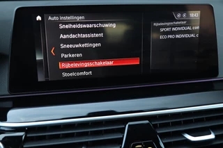 BMW 5 Serie BMW 5-serie Touring 540i xDrive / PANODAK / Soft Close / CAMERA / HUD / KEYLESS - afbeelding nr 26