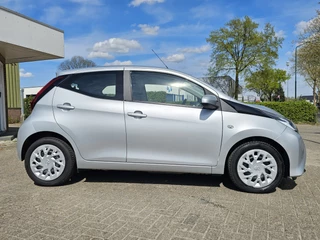 Toyota Aygo Toyota Aygo 1.0 VVT-i x-play, Camera! Carplay! Apk 6-2027! Zondag OPEN! - afbeelding nr 7