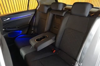 Volkswagen Golf Volkswagen Golf VIII 1.0 e-TSI STYLE AUTOMAAT/ NAVI/ SFEERVERLICHTING - afbeelding nr 26
