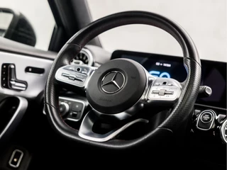 Mercedes-Benz A-Klasse 218Pk Automaat (SCHUIFDAK, APPLE CARPLAY, SFEERVERLICHTING, MEMORY SEATS, CAMERA, BURMESTER, LEDER/ALCANTARA, ADAPTIVE CRUISE, GETINT GLAS, NIEUWSTAT) - afbeelding nr 20
