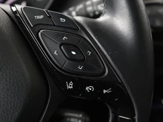 Toyota C-HR Toyota C-HR 1.8 Hybrid Style | Stoelverwarming | Trekhaak |  Adaptive cruise | JBL Sound | Camera | Navigatie | Keyless | Dodehoek detectie - afbeelding nr 17