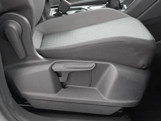 Volkswagen Tiguan - Navigatie - Climate control - Adaptieve Cruise control - 17 inch LM velgen - 1600 KG trekgewicht - 12 maanden garantie - afbeelding nr 25