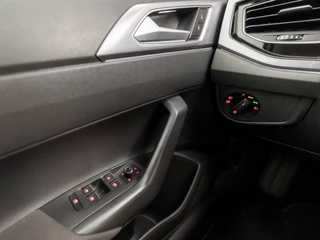 Volkswagen Polo Volkswagen Polo 1.0 TSI R-Line Sport (SCHUIFDAK, VIRTUAL COCKPIT, APPLE CARPLAY, GROOT NAVI, CLIMATE, SPORTSTOELEN, LED KOPLAMPEN, PARKEERSENSOREN, GETINT GLAS, NIEUWE APK, NIEUWSTAAT) - afbeelding nr 21