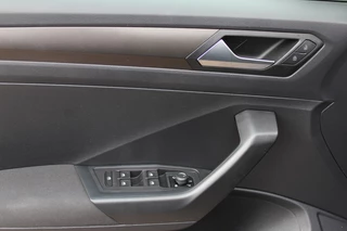 Volkswagen T-Roc Volkswagen T-Roc 1.5 TSI Sport / Trekhaak / Virtual Cockpit / Navigatie / Parkeerhulp V+A / Spiegelpakket / 17'' / Apple CarPlay / ACC - afbeelding nr 32