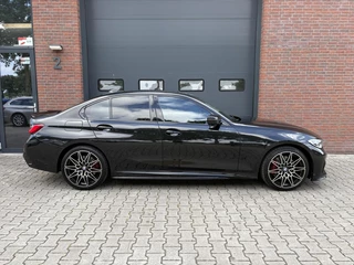 BMW 3 Serie BMW 3-serie 330i High Executive, M Pakket, Schuifdak, 19