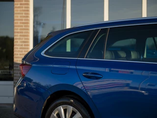 Škoda Octavia | Matrix LED | Lodge Interieur | Chrome pakket | Stoel-, Stuur- & voorruitverwarming | Navi 13inch | Wireless App-connect | El. achterklep m.sensor | ACC | Winterpakket - afbeelding nr 29