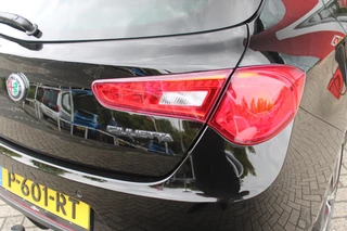 Alfa Romeo Giulietta Alfa Romeo Giulietta 1.4 120PK TURBO SPRINT | LEDEREN BEKLEDING | AFNEEMBARE TREHAAK | ALL SEASON BANDEN | NAVIGATIE | CLIMATE CONTROL | CRUISE CONTROL | CARBON INTERIEUR AFWERKING | 18