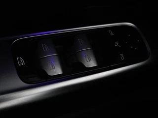 Mercedes-Benz C-Klasse Mercedes-Benz C-klasse 300e AMG Night | Adaptive cruise |  Stoelverwarming | Trekhaak | Carplay | Camera | Sfeerverlichting | Full LED - afbeelding nr 35