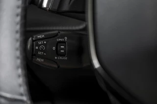 Peugeot 2008 Peugeot 2008 1.2 PureTech Allure Pack 130 PK - Automaat | Dig. Cockpit | PDC | Camera | NAV + App, Connect | ECC | DAB | LM 17