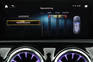 Mercedes-Benz A-Klasse Mercedes-Benz A-klasse 200 AMG | Panoramadak | Carplay |  Stoelverwarming | Keyless | Leder/Alcantara | Camera | Sfeerverlichting | Widescreen | Full LED - afbeelding nr 19