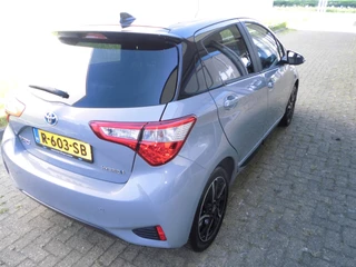 Toyota Yaris Toyota Yaris 1.5 Hybrid Dynamic Automaat two-tone-camera-pdc - afbeelding nr 6