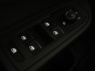 Volkswagen Golf Volkswagen Golf 1.0 TSI Life | Carplay | Sfeerverlichting |  Navigatie | Adaptive cruise | Full LED | Parkeerhulp | DAB | Climate control | Bluetooth - afbeelding nr 30