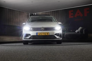 Volkswagen Touran Volkswagen TOURAN 1.5 TSI R Line 7 Persoons / AUT / ACC / Navi / Camera / Open Panoramadak / Led / Pdc / Trekhaak / 17 Inch - afbeelding nr 29