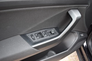 Volkswagen T-Roc Volkswagen T-Roc 1.5 TSI Style Business Trekhaak Navi Carplay stoel/stuur verwarming el-achterklep - afbeelding nr 27