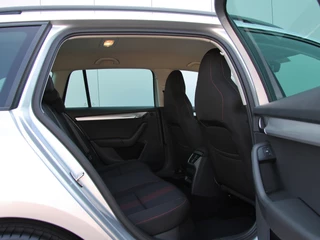 Škoda Octavia Škoda Octavia Combi 1.0 TSI 116pk DSG Style Sport | Kuipstoelen - afbeelding nr 16