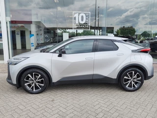 Toyota C-HR Toyota C-HR 1.8 Hybrid 140 First Edition | Navi | Sensoren v/a | El. Achterk - afbeelding nr 3