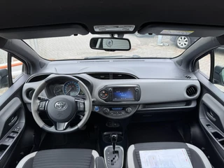 Toyota Yaris Toyota Yaris 1.5 Hybrid Dynamic Bi-Tone HYBRID / 1E EIGENAAR / STOELVERWARMING / CAMERA / LMV / NL AUTO / DEALER ONDERHOUDEN - afbeelding nr 2