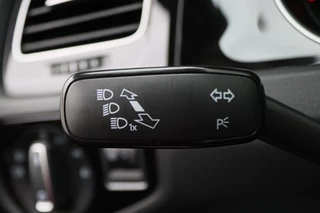 Volkswagen Golf Panoramadak, Camera, Climate, Navigatie, Bluetooth, DAB, Trekhaak, 18'' - afbeelding nr 31