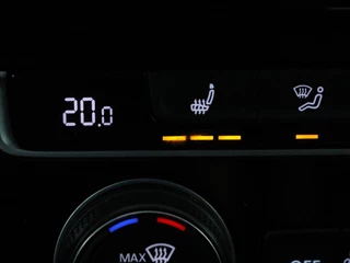 Volkswagen Golf Volkswagen Golf 1.0 TSI Highline | Stoelverwarming | Trekhaak |  Massage | Carplay | Adaptive cruise | Active Info Display | Navigatie | Parkeerhulp | Climate control - afbeelding nr 8