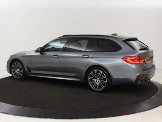 BMW 5 Serie BMW 5-serie 540d xDrive M Sport | Panoramadak | Head-Up |  Adaptive cruise | Carplay | Alcantara | Harman/Kardon | Stoelverwarming | Trekhaak | Sfeerverlichting - afbeelding nr 2