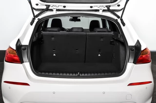 BMW 1 Serie | Cruise | PDC | NAV+ Apple Car Play | EEC | LM 19