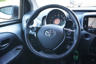 Toyota Aygo Toyota Aygo 1.0 VVT-i x-play Automaat | Navigatie | Cruise | NAP | Airco - afbeelding nr 13