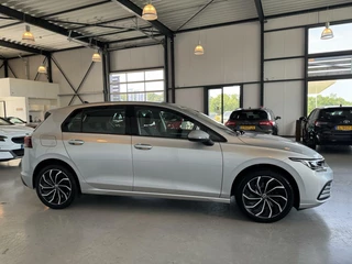 Volkswagen Golf Volkswagen Golf 1.0 eTSI 81kW DSG Life - afbeelding nr 30